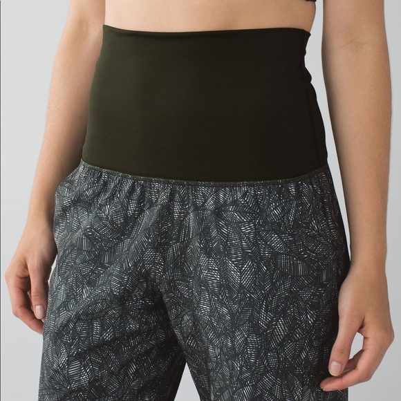 Lululemon Ohm Pant Gator Green Discontinued - Picture 8 of 10